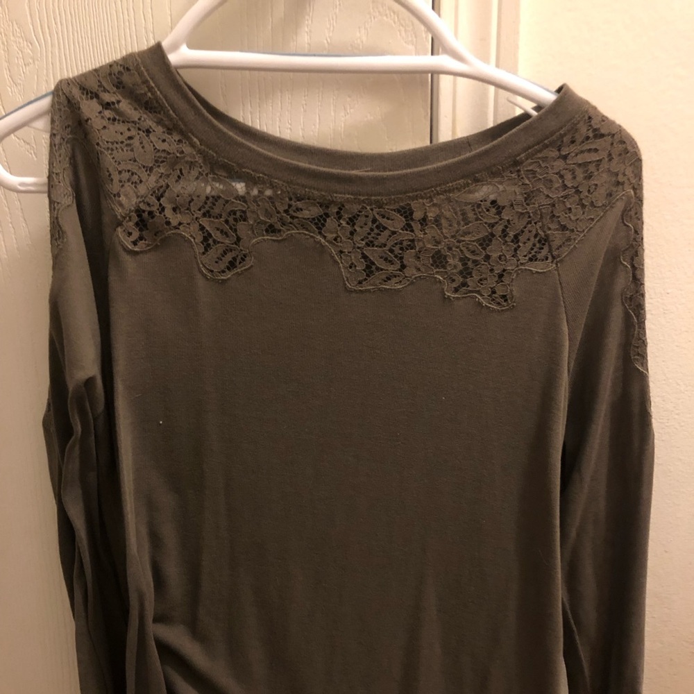 Long sleeve with cut out shoulders